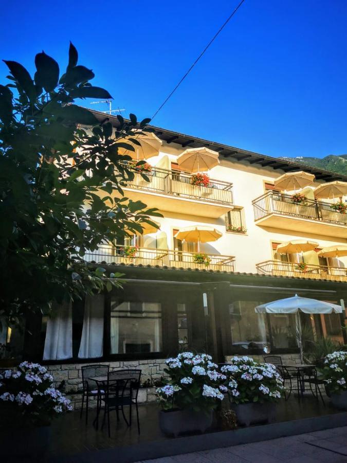 Albergo Al Pescatore Brenzone sul Garda Buitenkant foto