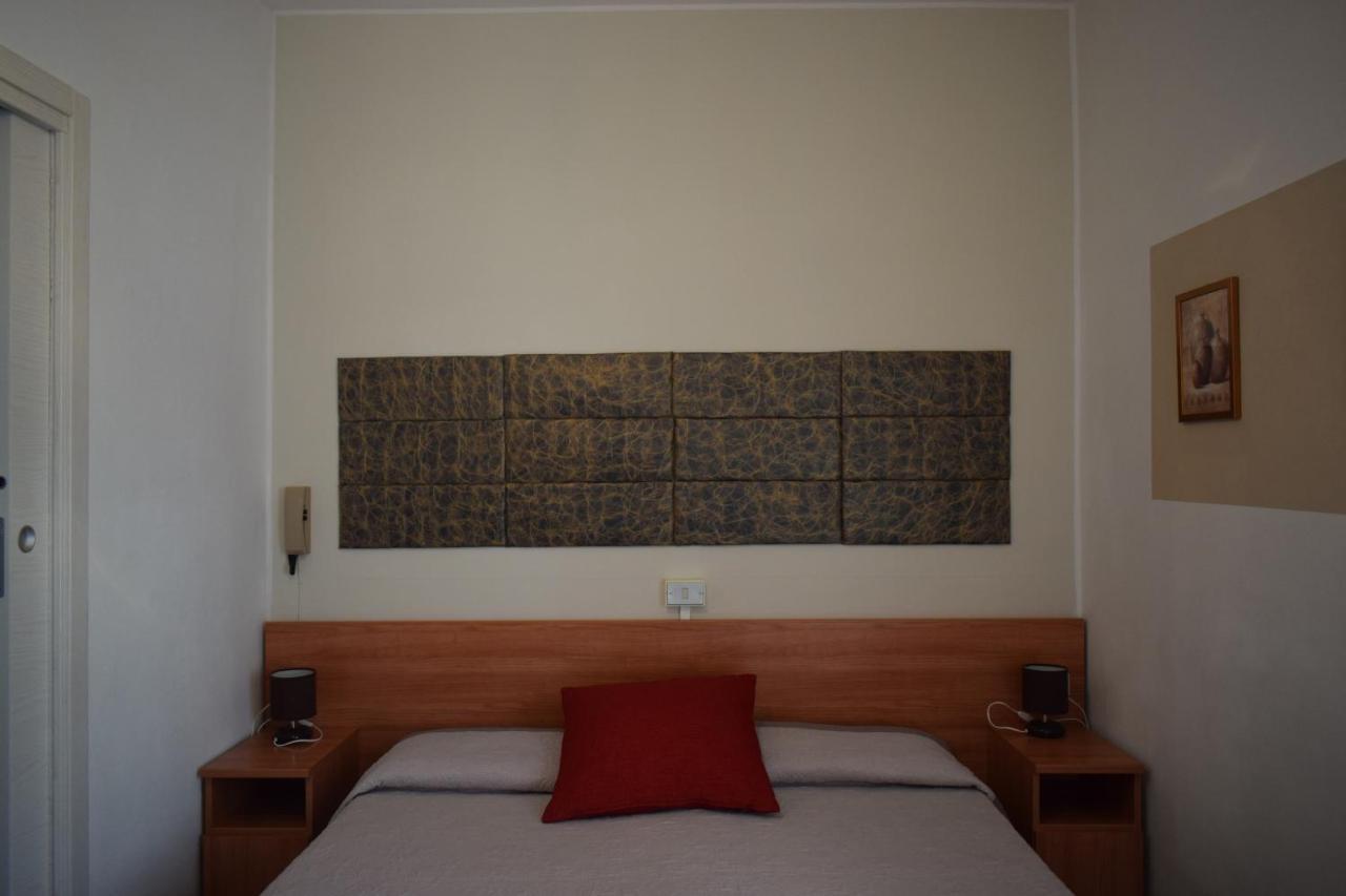 Albergo Al Pescatore Brenzone sul Garda Buitenkant foto