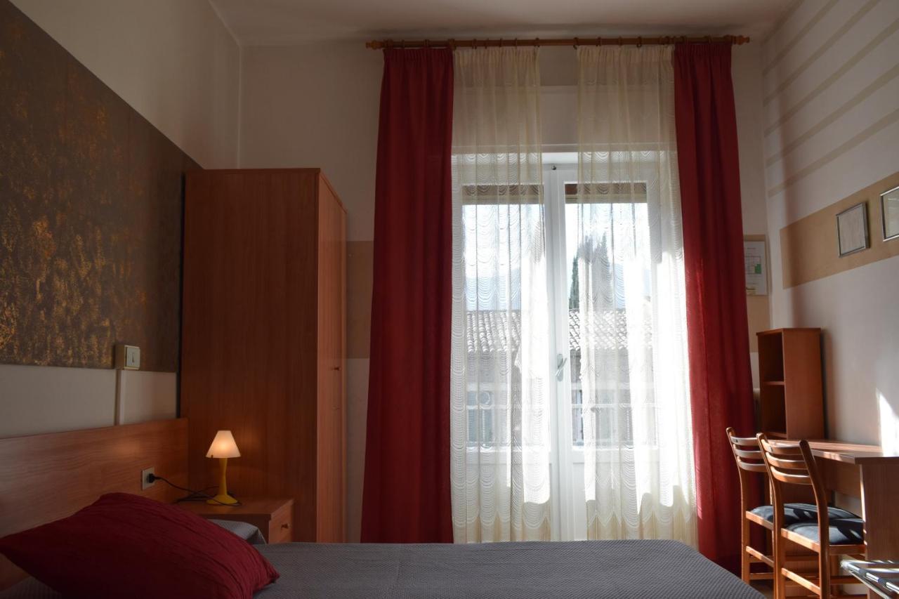 Albergo Al Pescatore Brenzone sul Garda Buitenkant foto