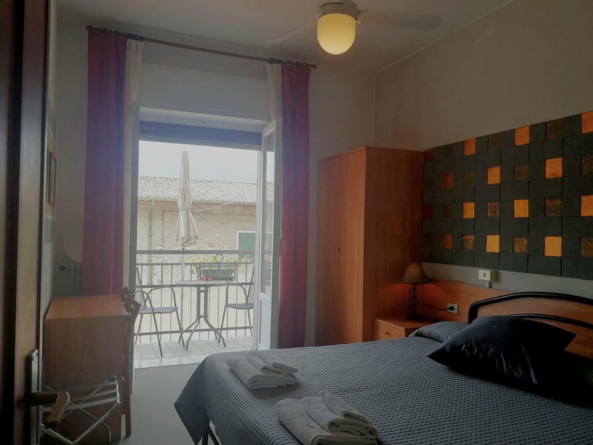 Albergo Al Pescatore Brenzone sul Garda Buitenkant foto